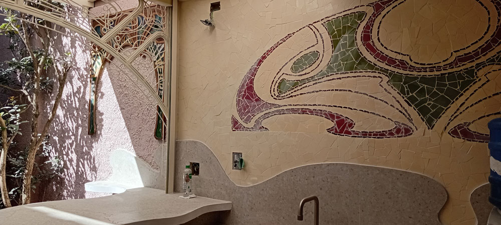 Balcão janelas e mosaico